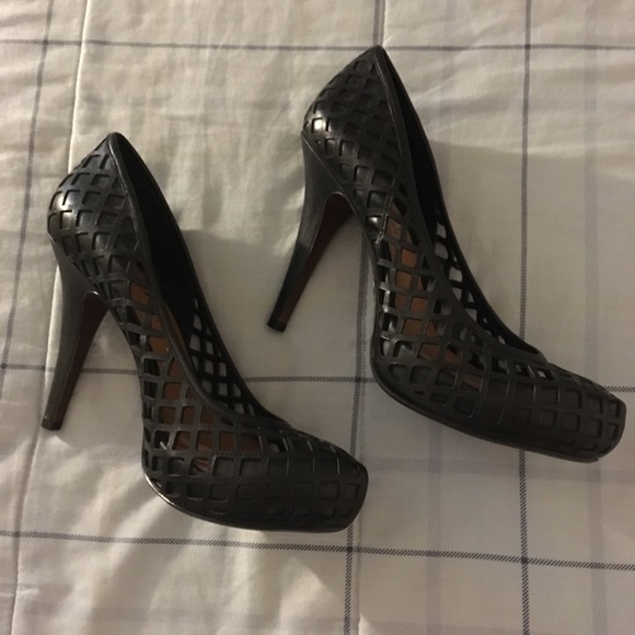 No. 704b. Black heels - Picture 2 of 5